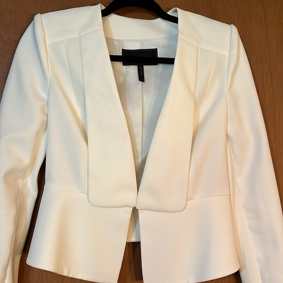 Ladies waist length white fitted jacket - Picture 2 of 5